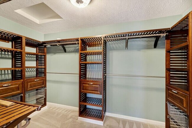 Building Photo - Quiet, comfort living in Westfield