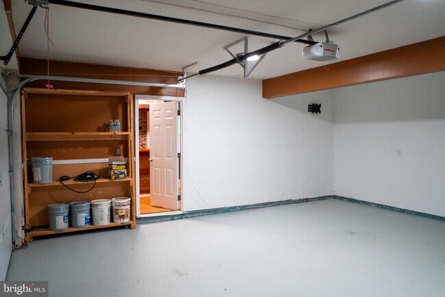 Building Photo - 102 Thomas Ln