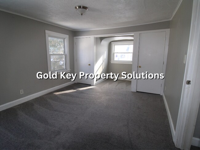 Building Photo - Spacious 3 BR 1 BA House with Dining Room and Basement (NO SECTION 8)