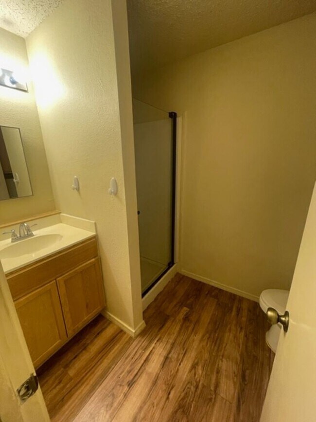 Building Photo - 5 br, 3 bath House - 7111 Valewood View