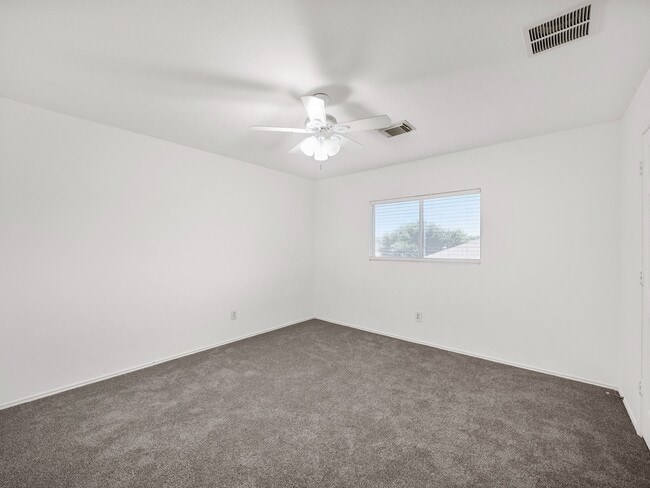 Building Photo - 1011 Backland Ct