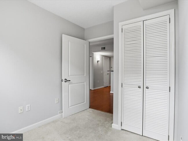 Building Photo - 880 N Pollard St