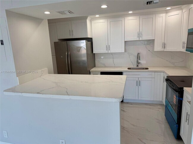 Building Photo - 1400 S Ocean Dr