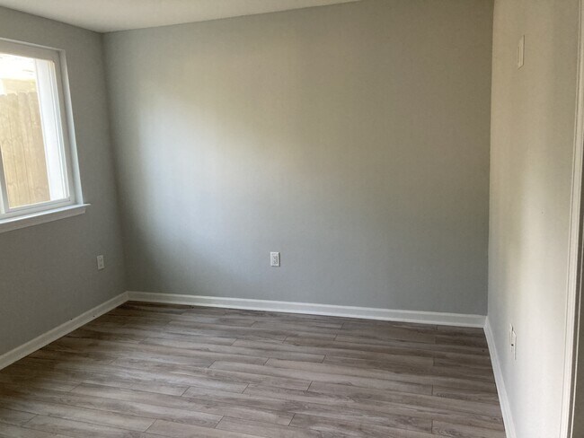 Building Photo - 719 Cypress Dr