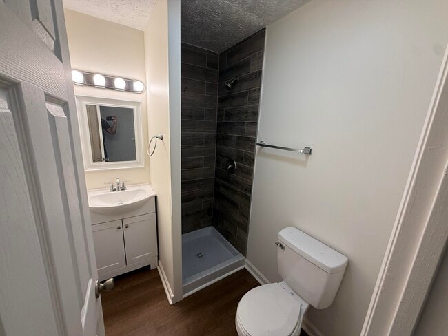 Building Photo - 909 Gregory Way