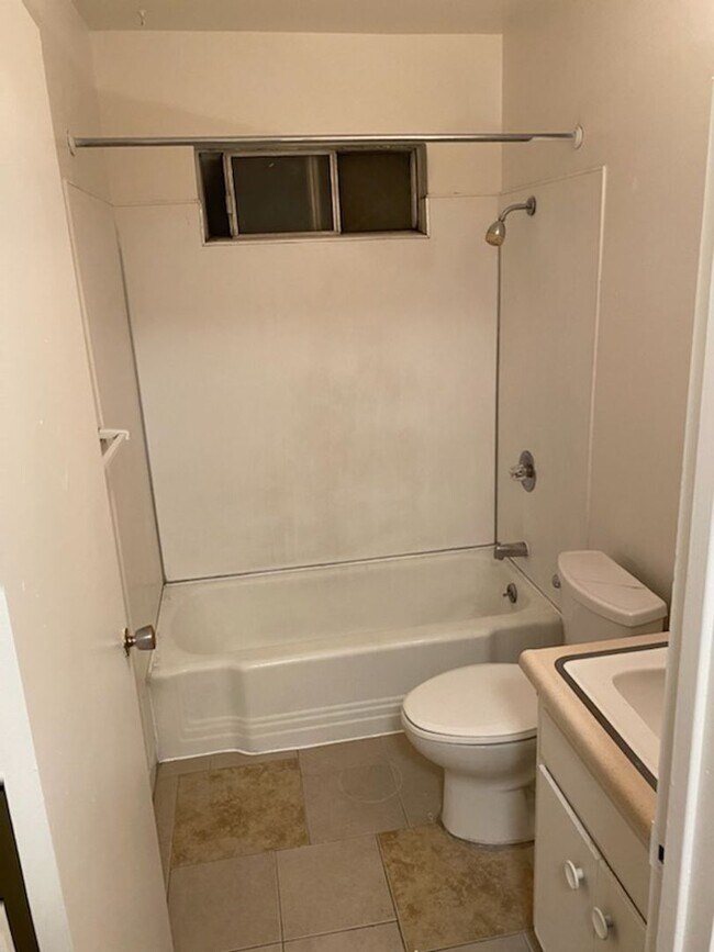 Building Photo - Maple 2