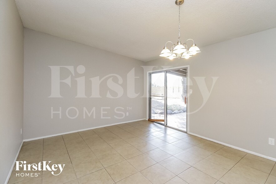 Building Photo - 339 W Santa Cruz Dr