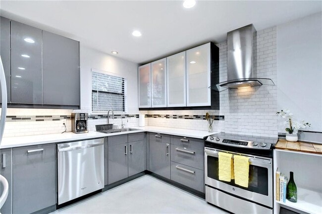 Building Photo - 18410 E Lake Terrace Dr