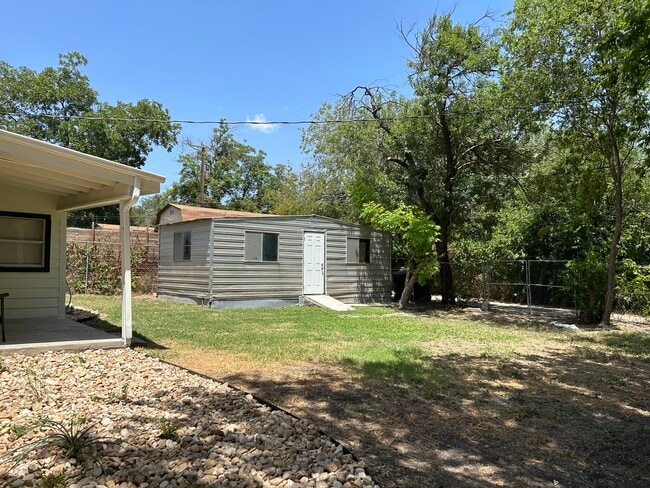 Building Photo - 237 Mink Dr