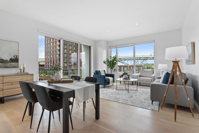 Building Photo - The Vista - 2 bed/2.5 bath Pearl District Condo w/parking/storage/concierge/most utilities/amenities