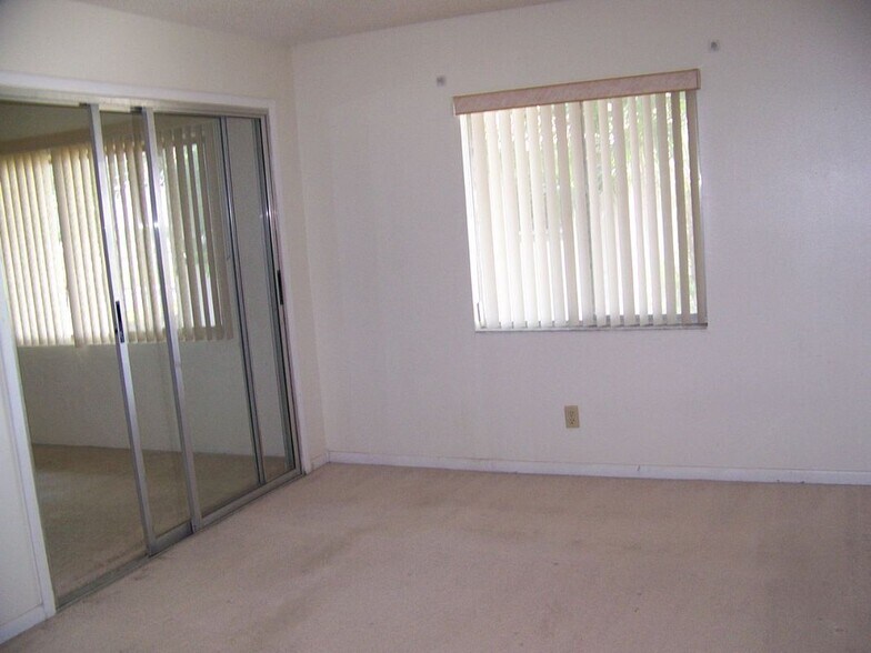 Building Photo - 2001 San Marcos Dr SE