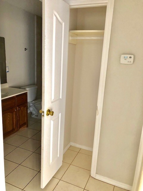 Building Photo - 718 S O'Hare Dr