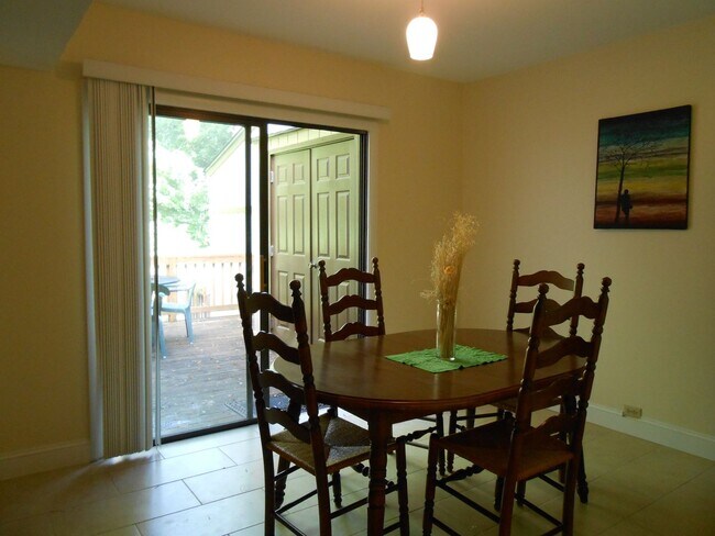 Building Photo - Leasing for 2026 available June 20 - Franklin Street 3 bedroom/2.5 Bath