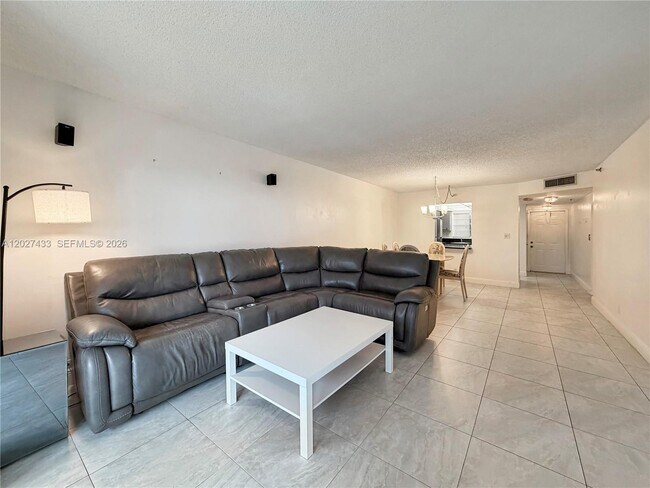 Building Photo - 3300 W Rolling Hills Cir