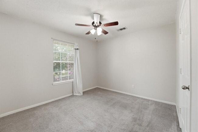 Building Photo - 2413 Piney Woods Dr