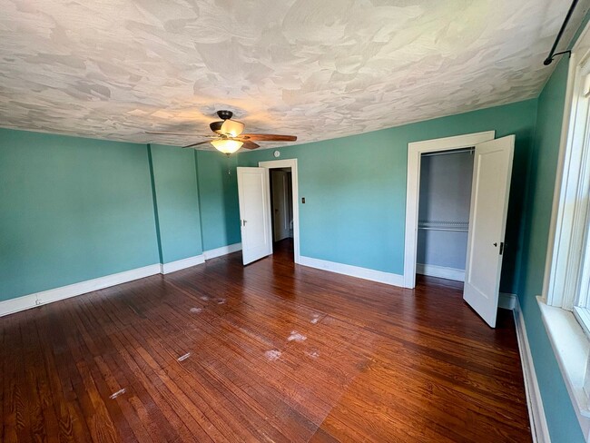 Building Photo - 4 Bedroom 1.5 Bath in Suburban SD- Large Yard/Deck and Garage