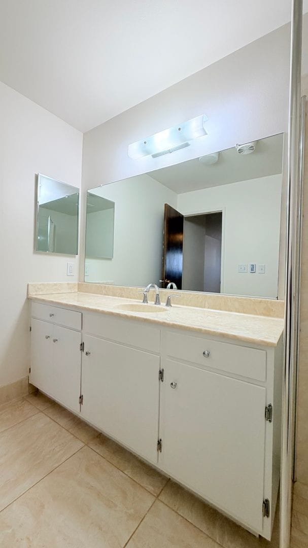 Building Photo - 2133 Santa Clara Ave