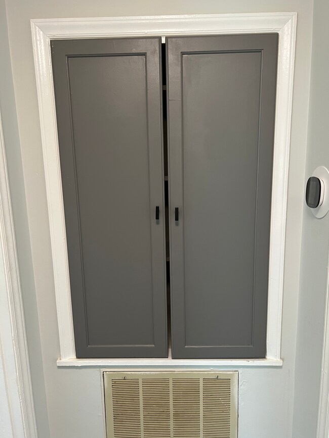 Linen Storage - 4804 Hoyle Dr
