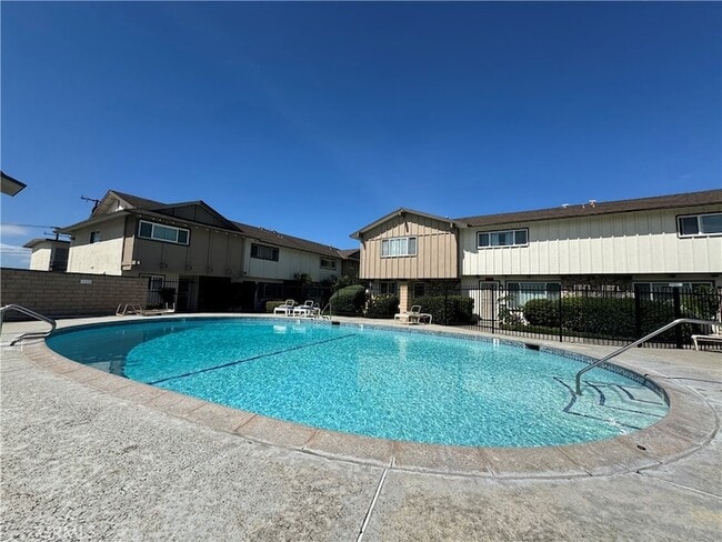 Building Photo - 11115 Slater Ave