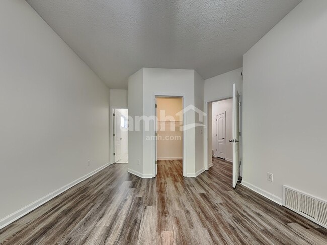 Building Photo - 3864 Lake Village Cv