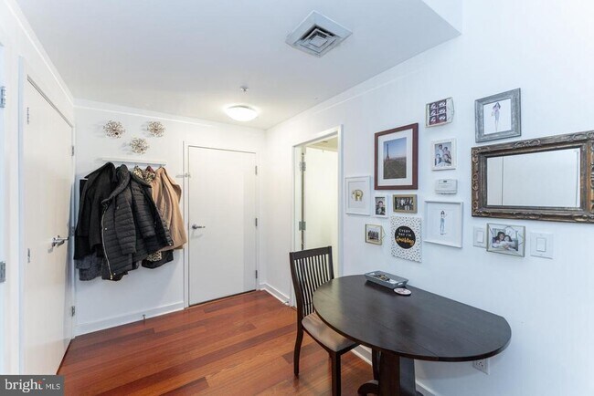 Building Photo - 219 S 18th St