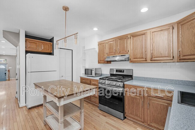 Building Photo - 639 Harvey St