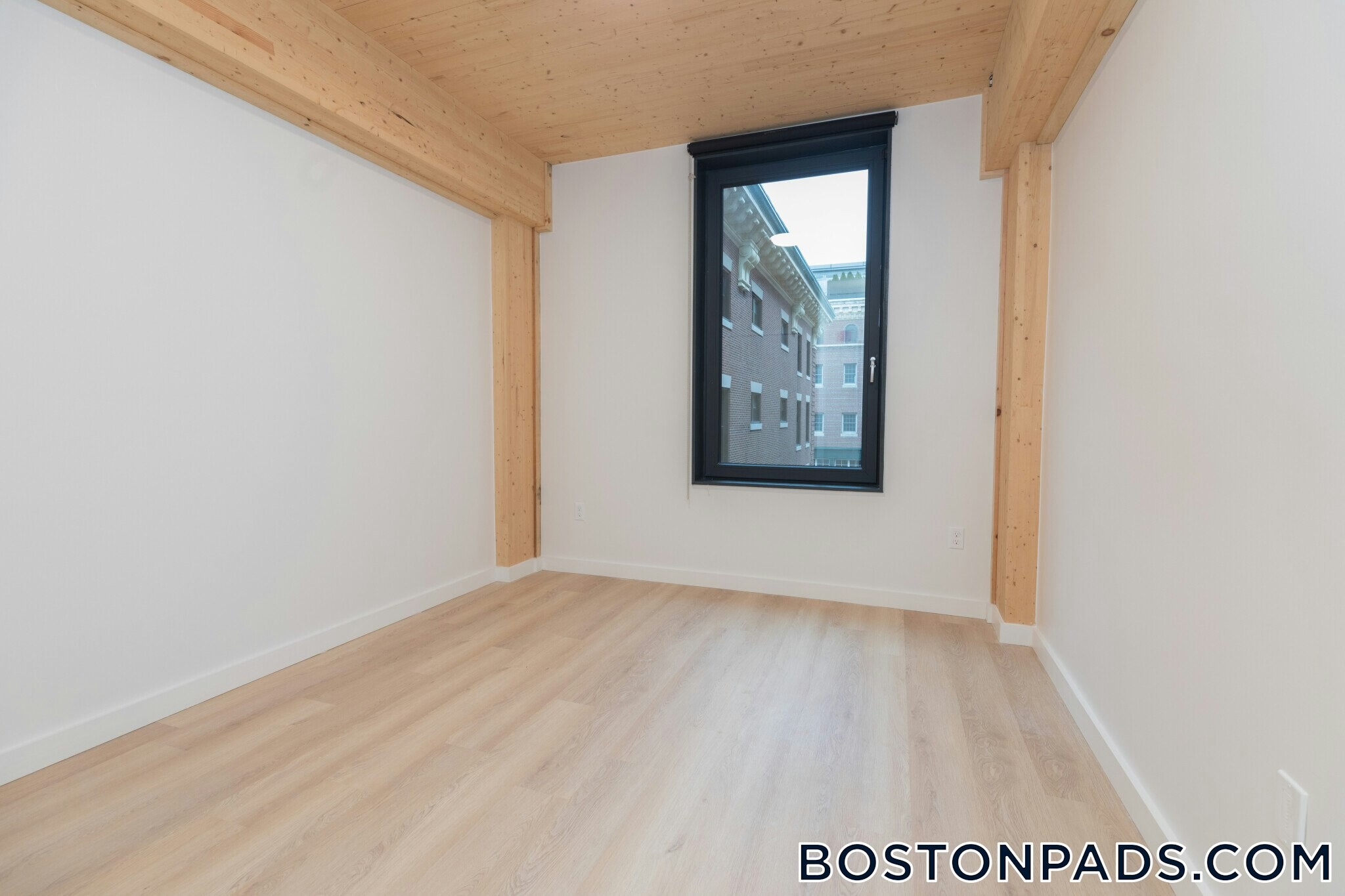 Building Photo - 11 E Lenox St