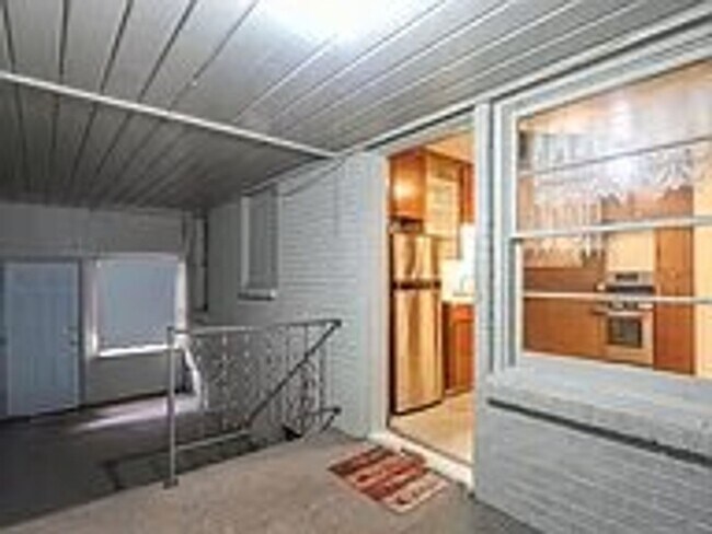 Building Photo - 3 Bed | 1 Bath | Tulsa
