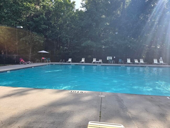 Building Photo - 4Br 2.5Ba in Grand Oaks with Pool Access!