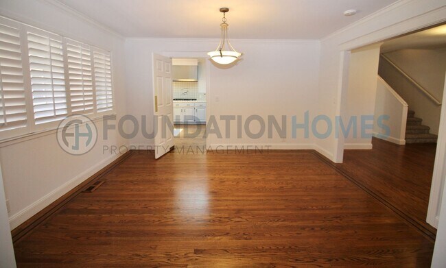 Building Photo - Spacious 5BR Novato Home at End of Private Drive!  A/C!  Solar!  FOUNDATION