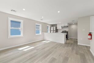 Building Photo - 30 New St