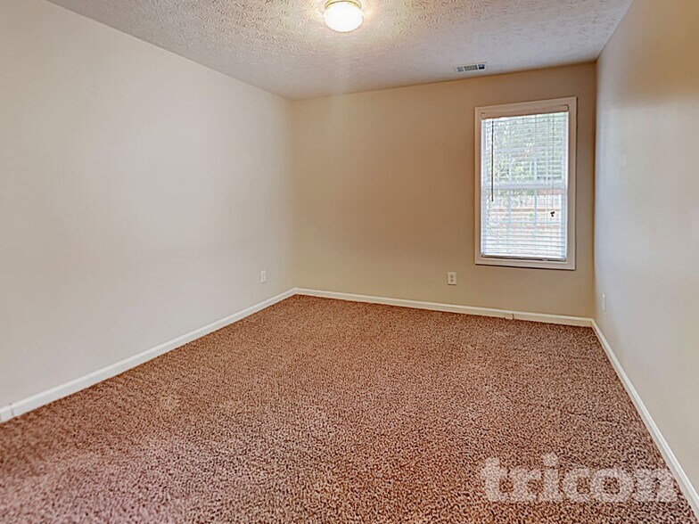 Building Photo - 640 James Ridge Dr