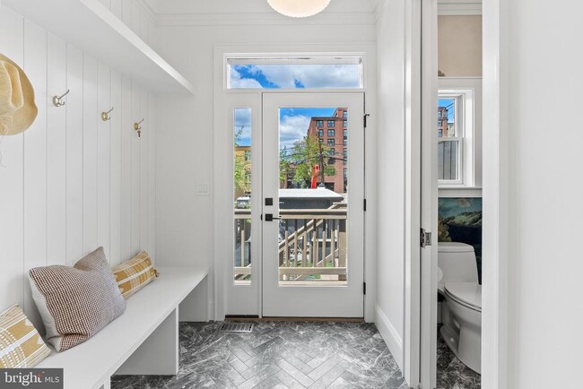 Building Photo - 2460 Ontario Rd NW