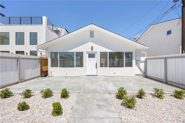 Primary Photo - 806 W Balboa Blvd