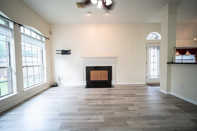 Building Photo - 4503 Oak Valley Dr