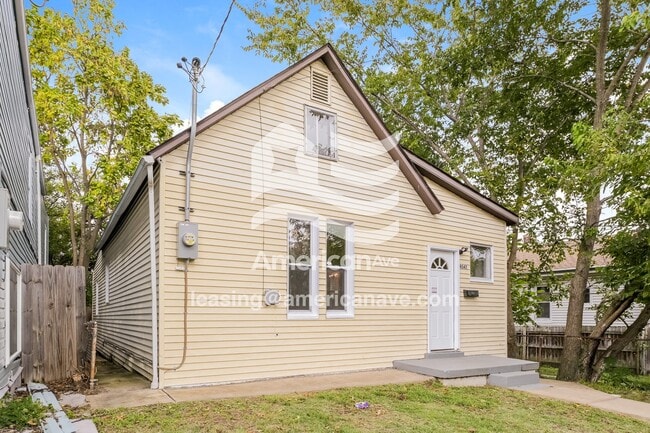 Building Photo - 4047 Schiller Pl