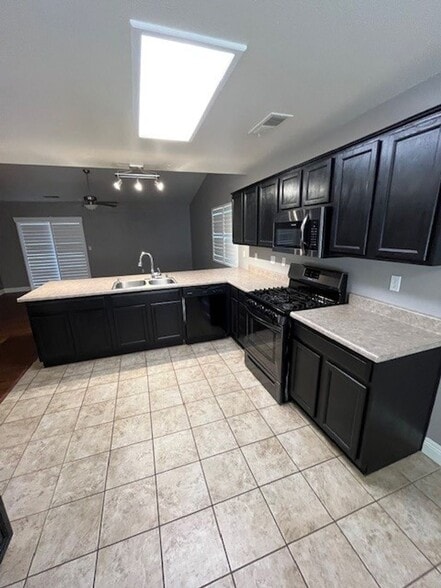 Building Photo - 402 N Amador St