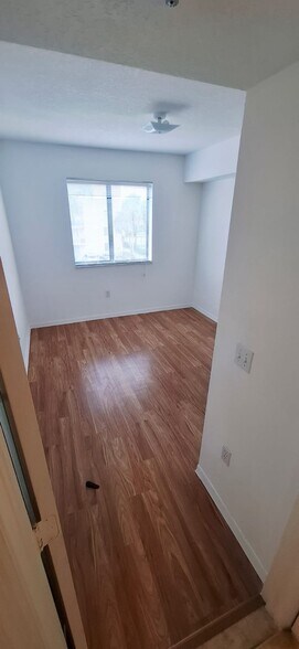 Building Photo - 9340 Fontainebleau Blvd