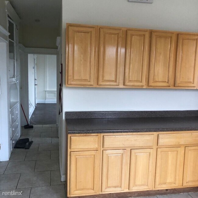 Building Photo - 3 br, 1 bath Apartment - 109 Chelsea Avenue