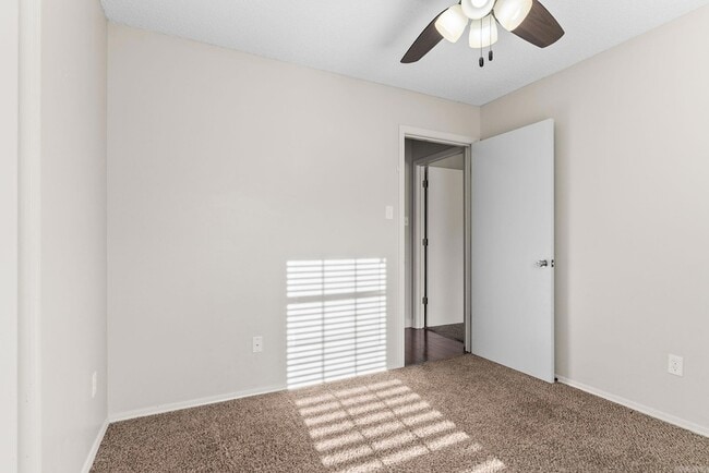 Building Photo - 10 Meadow Ridge Loop