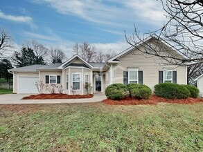 Building Photo - 2488 Somerset Place Dr