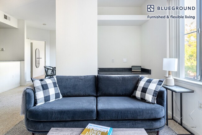 Building Photo - 1170 Beethoven Common
