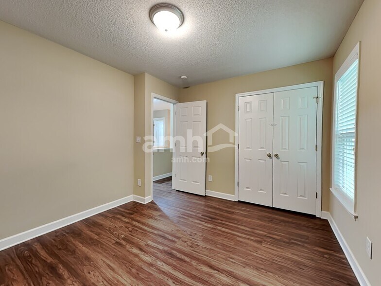 Building Photo - 1629 Hawkcrest Ln