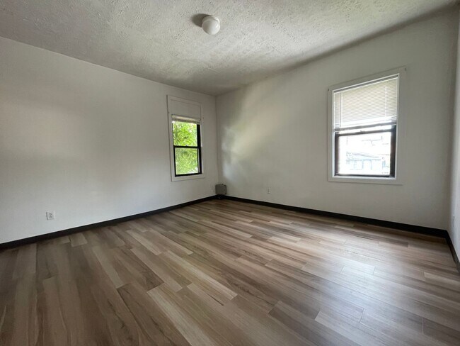 Building Photo - 114 Morewood Ave