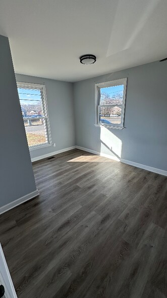 Building Photo - 3260 Hinkle Dr