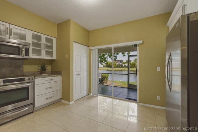 Building Photo - 16635 Hemingway Dr