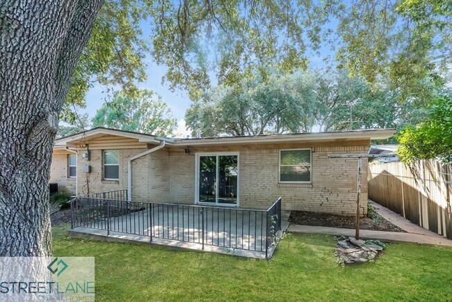 Building Photo - Charming 3 Bedroom in Irving!
