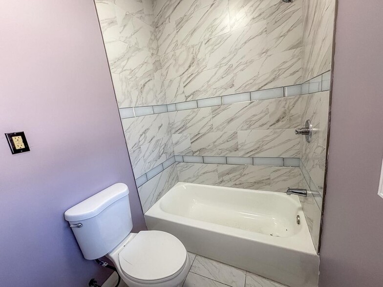 Building Photo - 354 N Main St