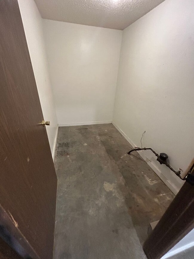 Building Photo - Lovely, Updated Townhome for Rent