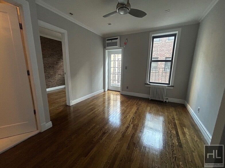 Primary Photo - East 18th Street